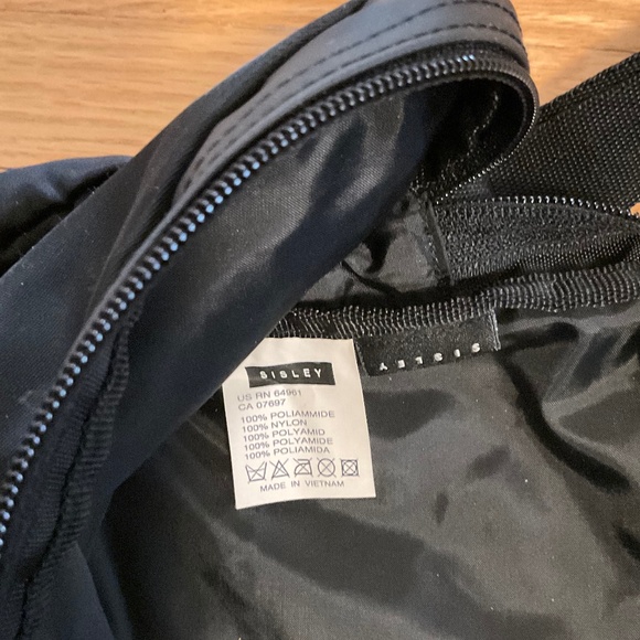 NWOT Sisley small cross body bag. - Picture 4 of 5